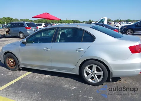 2013 Volkswagen Jetta 2.0L Tdi z USA, uszkodzony, nr VIN 3VWLL7AJ0DM385077